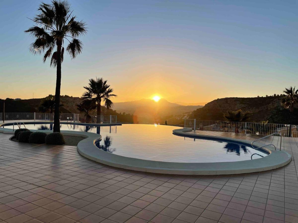 Tranquility, Sun, Breathtaking Views & 7 Minutes Drive To Sea Apartment Benitachell Exterior photo